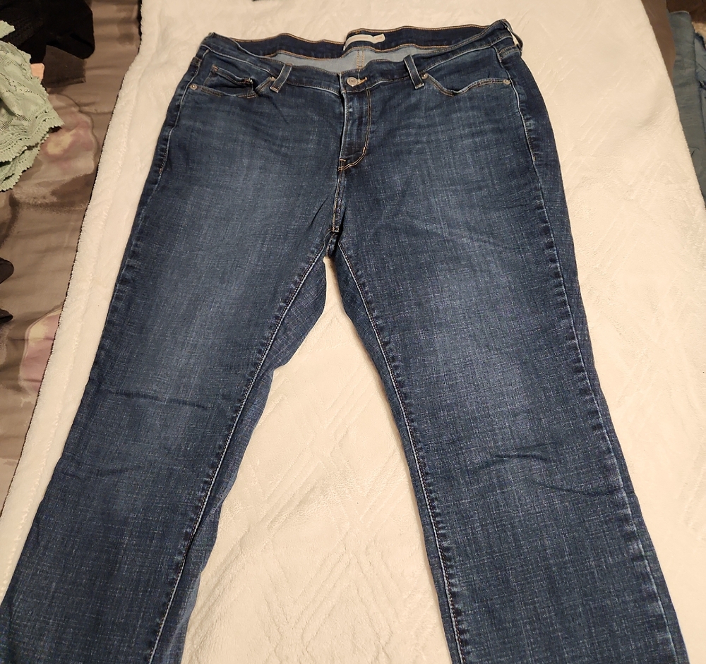 Levi's Women's Straight Leg Jeans in Dark Blue Wash